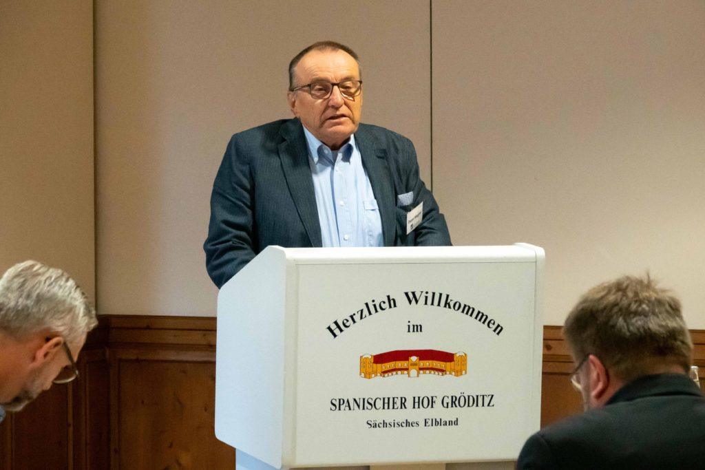 Detlef Wagner spricht im Spanischen Hof in Gröditz